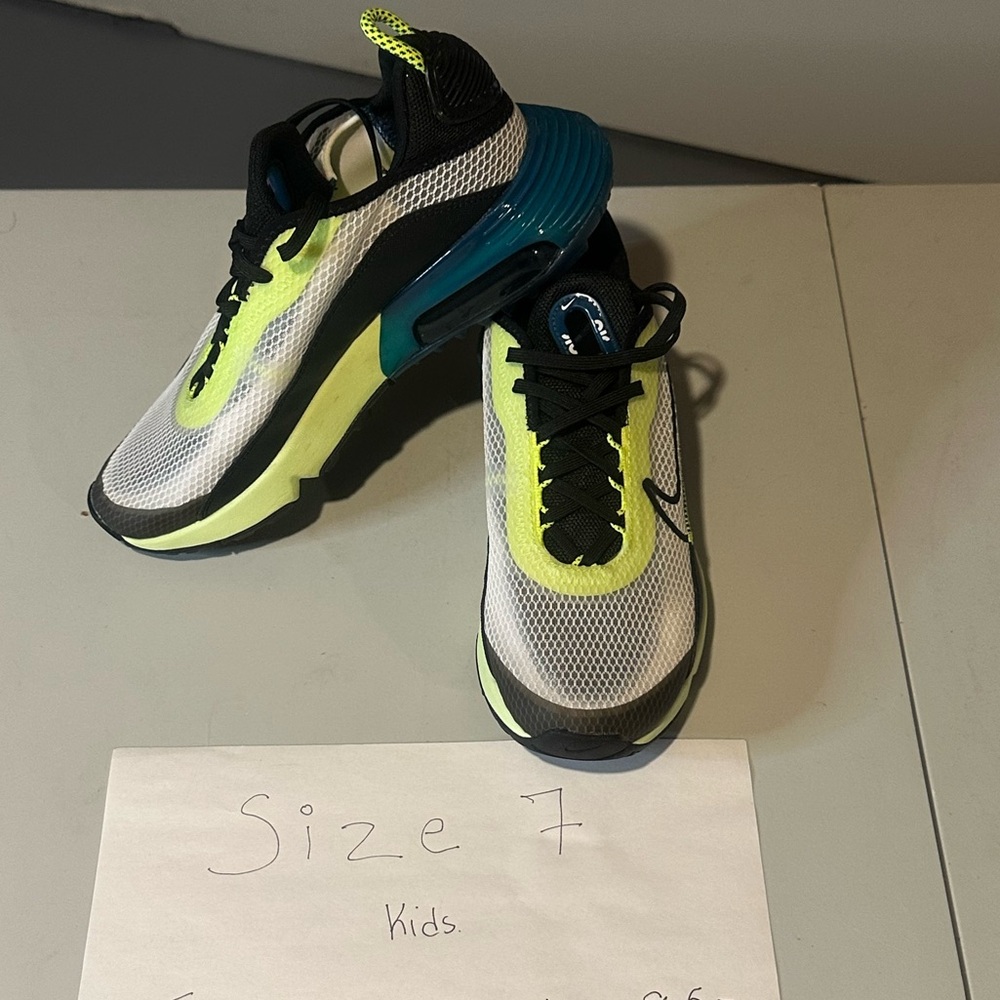 Nike Kids Black and Neon Green Sneakers
